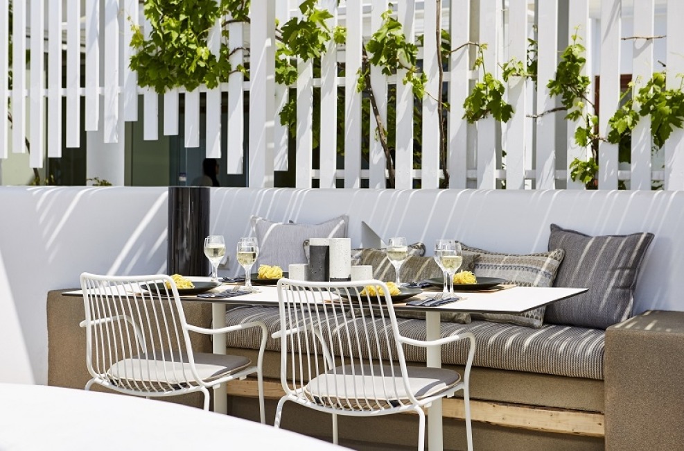 pyrgos-restaurant_santorini_pedrali_ph-credits-antonis-eleftherakis-photography-2